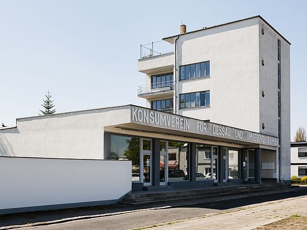 Konsumgebäude in der Siedlung Dessau-Törten